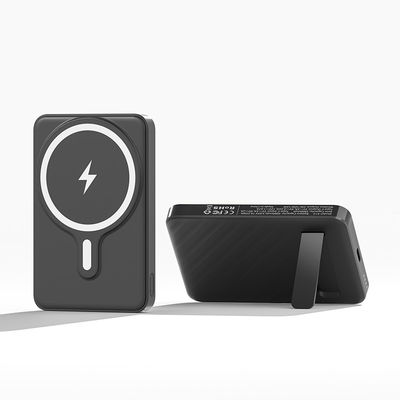 Caricabatterie per telefoni portatili universali magnetiche 5000mAh Black Power Bank pieghevole