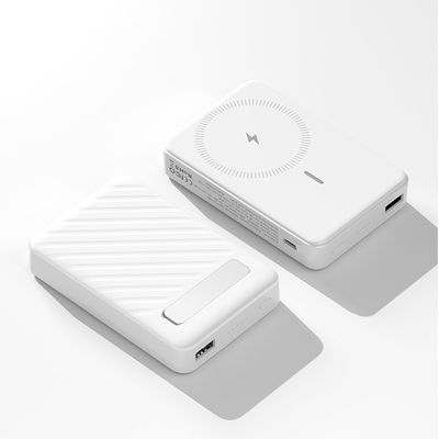 Un buon prezzo. Compatta Power Bank portatile Magnetico Power Bank di ricarica rapida Ultra Slim in linea