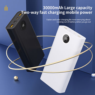Un buon prezzo. Power Bank leggero di grande capacità con cavo micro USB incluso in linea