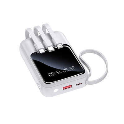 Un buon prezzo. Power Bank esterno in bianco e nero con indicatori LED incorporati in linea